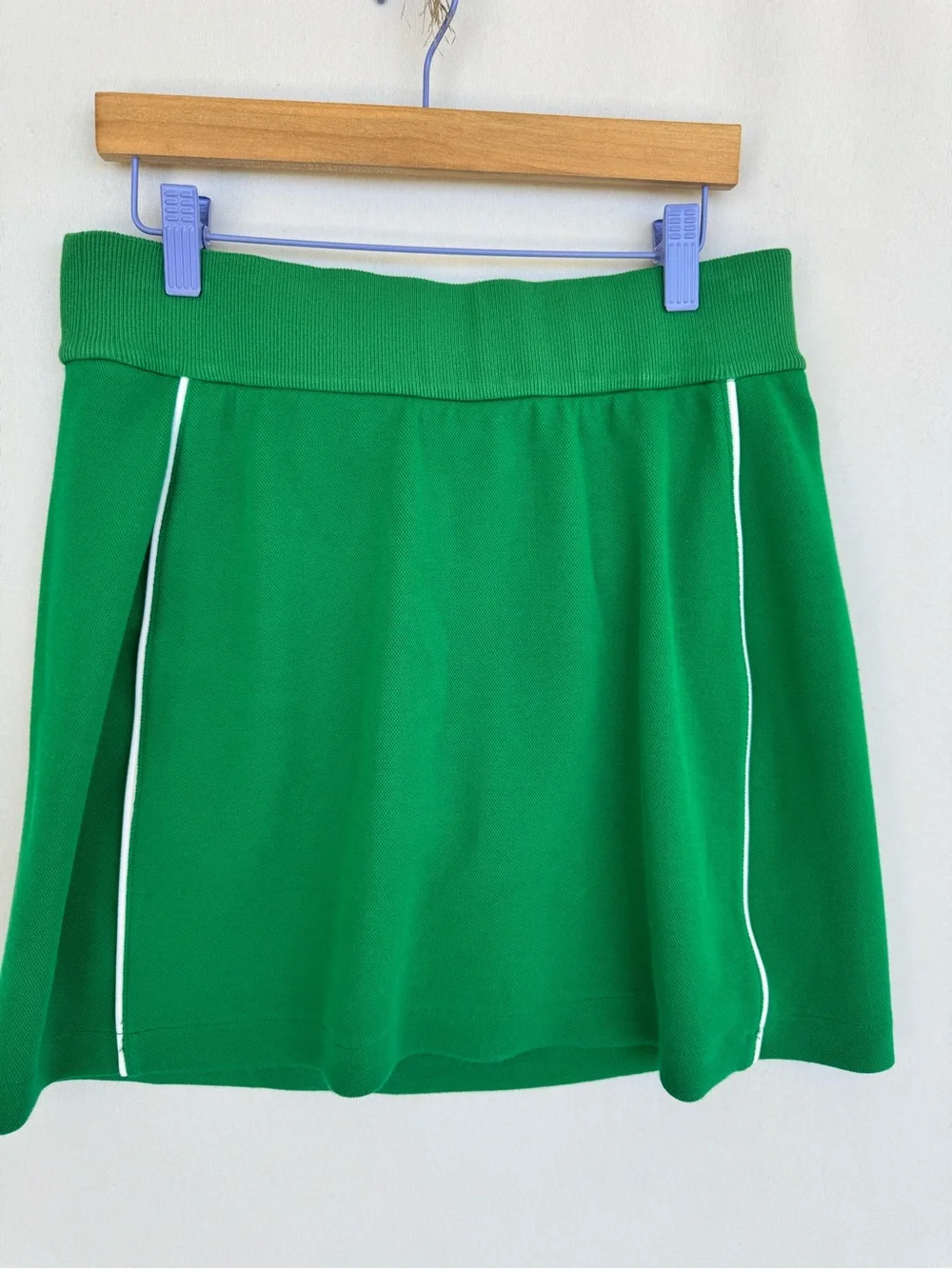 SPANX Green Athletic Mini Skort with White Side Piping